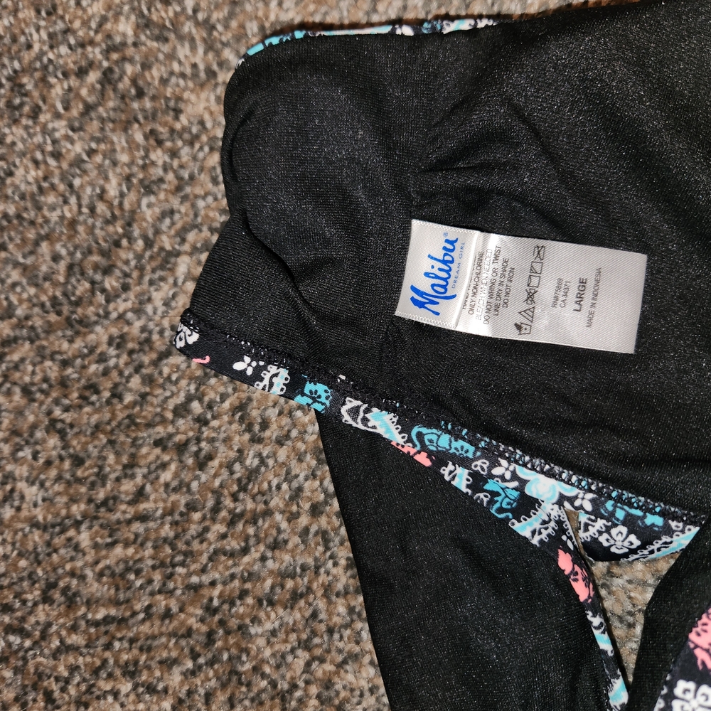 Floral Patterned Halter Top - Picture 3 of 3